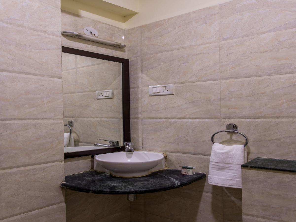 Oyo 11945 Hotel Glory Palace Индаур Экстерьер фото